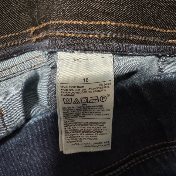 Old Navy Rockstar Skinny Jeans - Picture 3 of 3